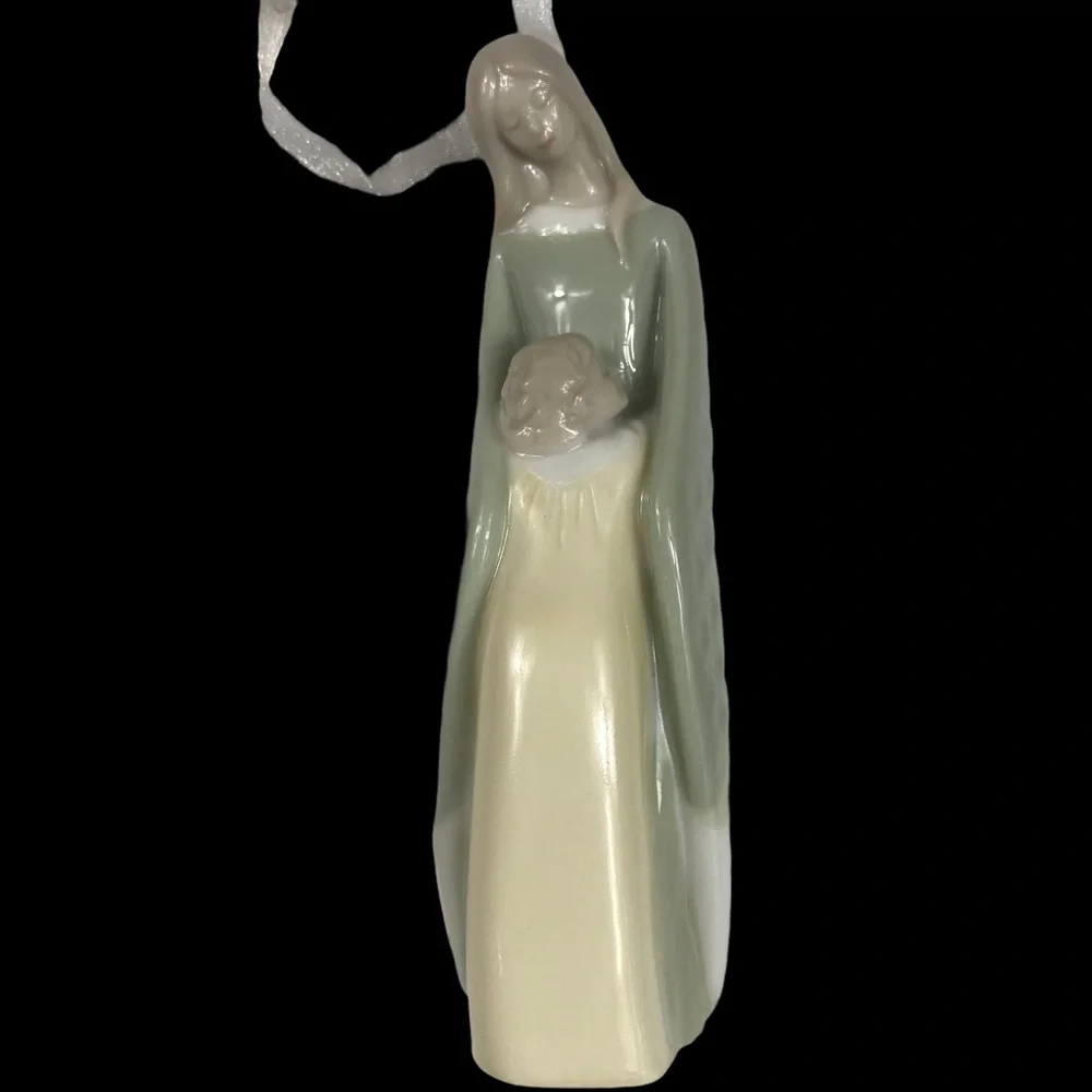 Hallmark Angel In Disguise Porcelain Keepsake 2002‎